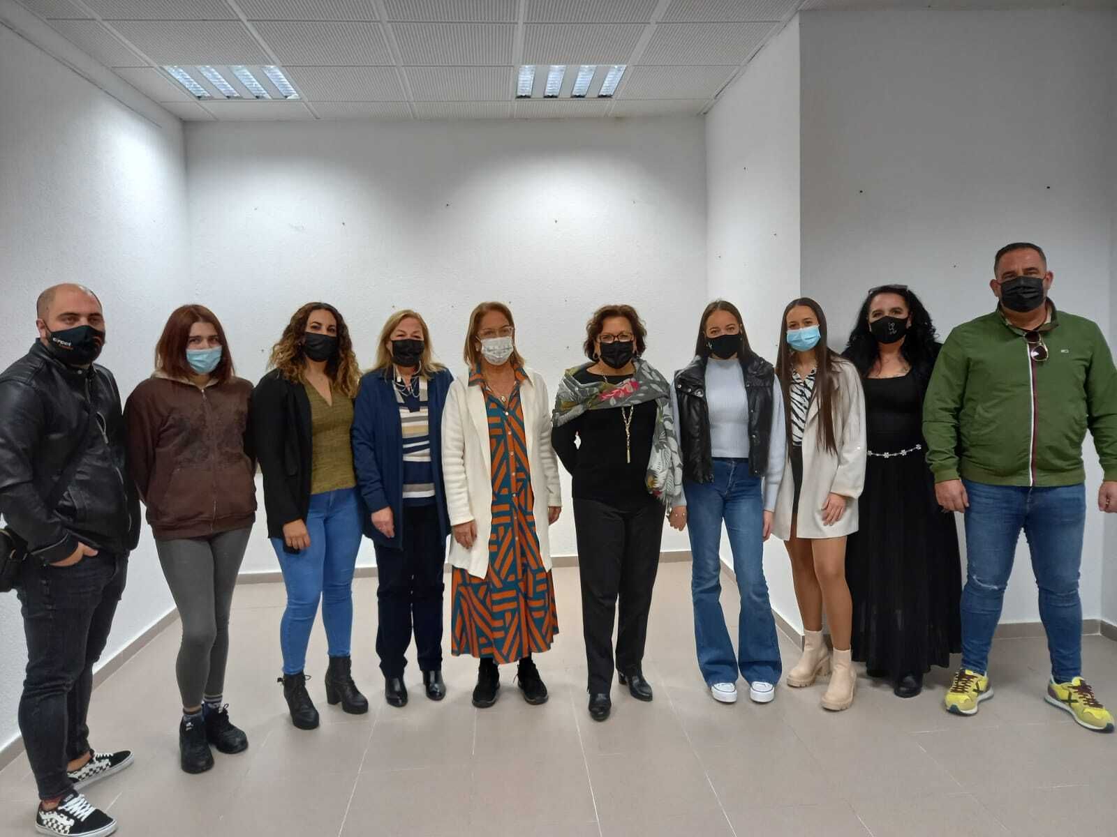 La diosas y las ninfas del Carnaval Especial, junto a la delegada de Fiestas y el jurado.