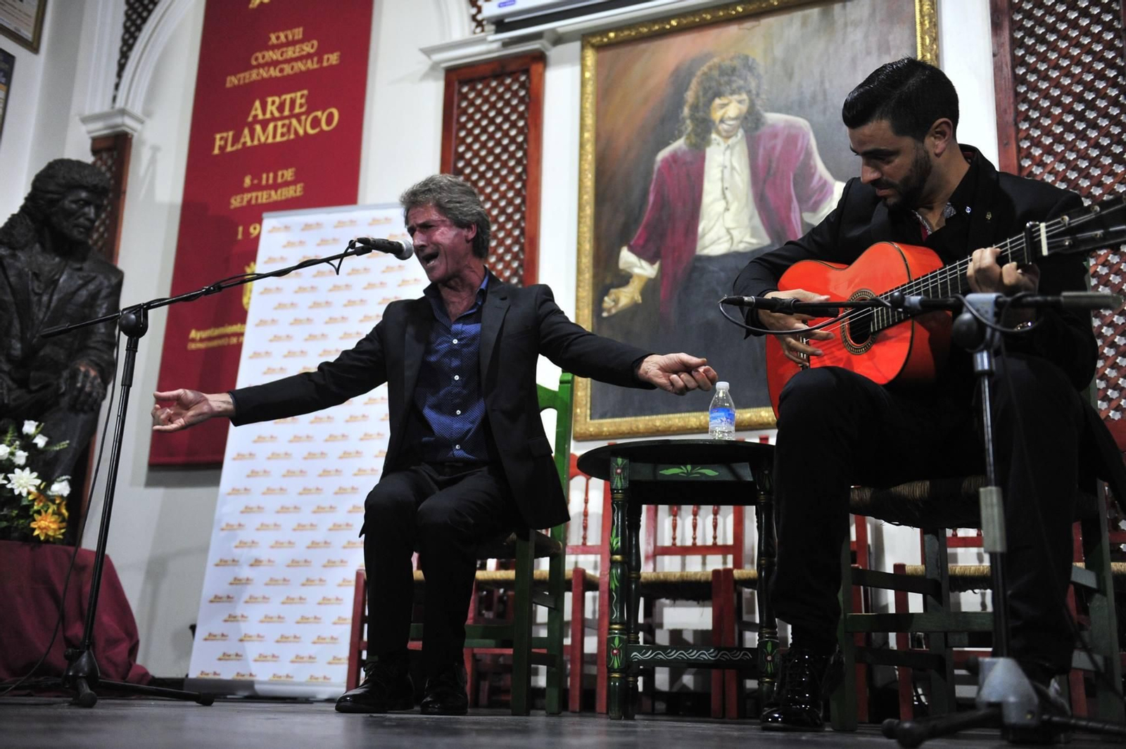 Manuel González, el ganador del año pasado del Memorial Camarón, durante su actuación en la peña Camarón.