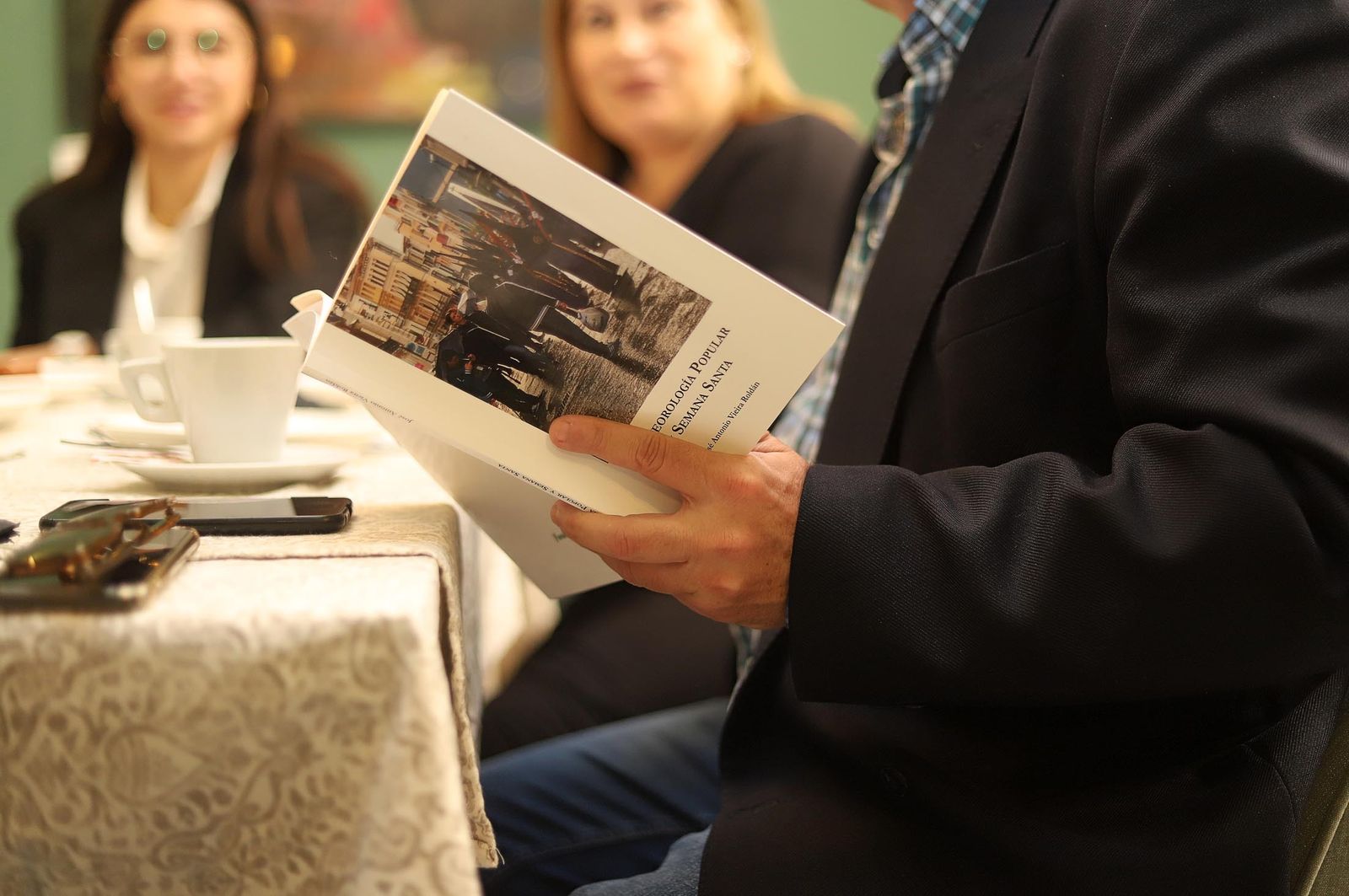 Imágenes de la tertulia cofrade "El Aguaó" de Huelva Información