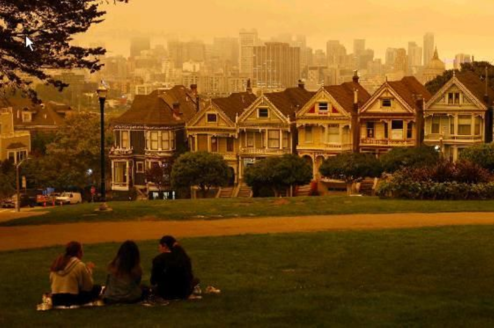 Las imágenes del cielo de San Francisco teñido de rojo por los incendios de California