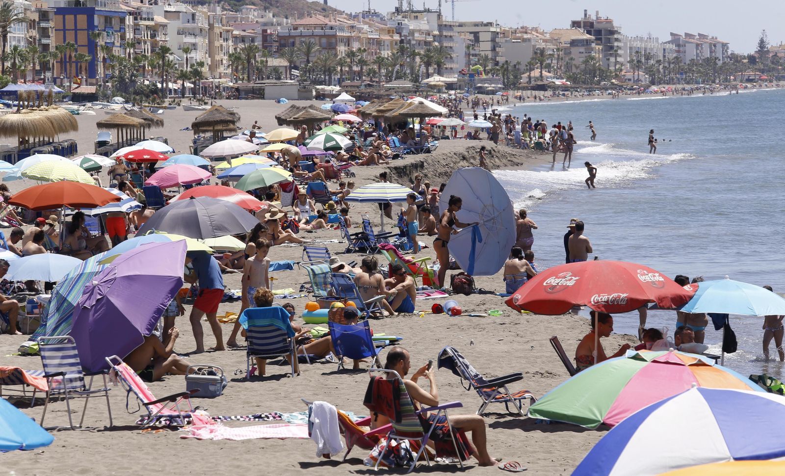 Turistas en la playa de Pedregalejo, en la capital, este pasado verano.