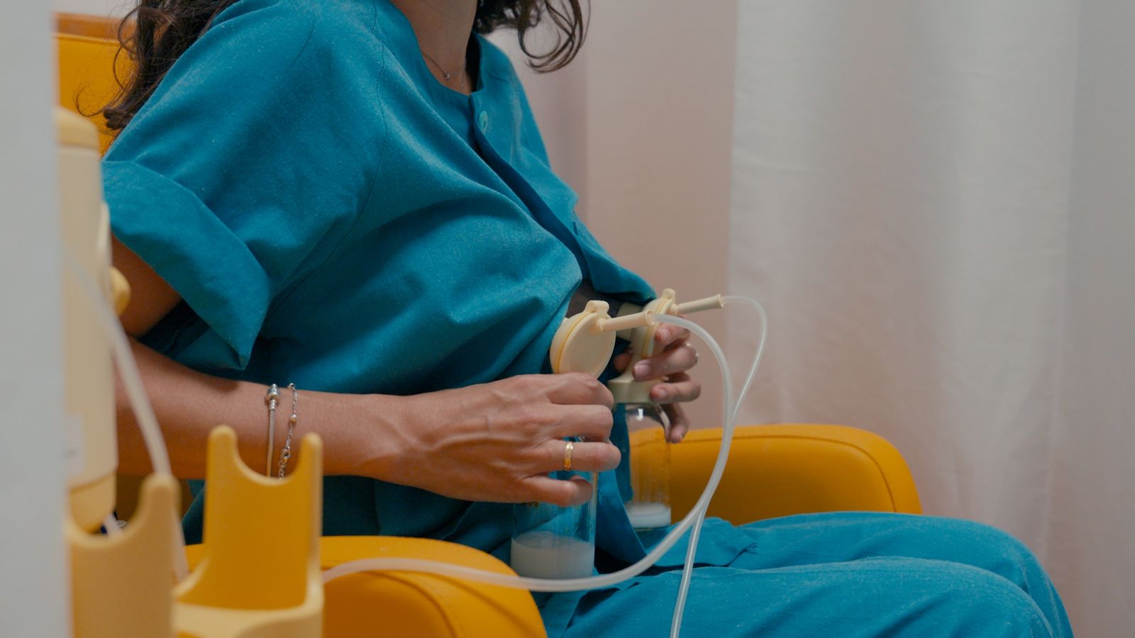 Extracción de leche materna en el hospital Juan Ramón Jiménez.