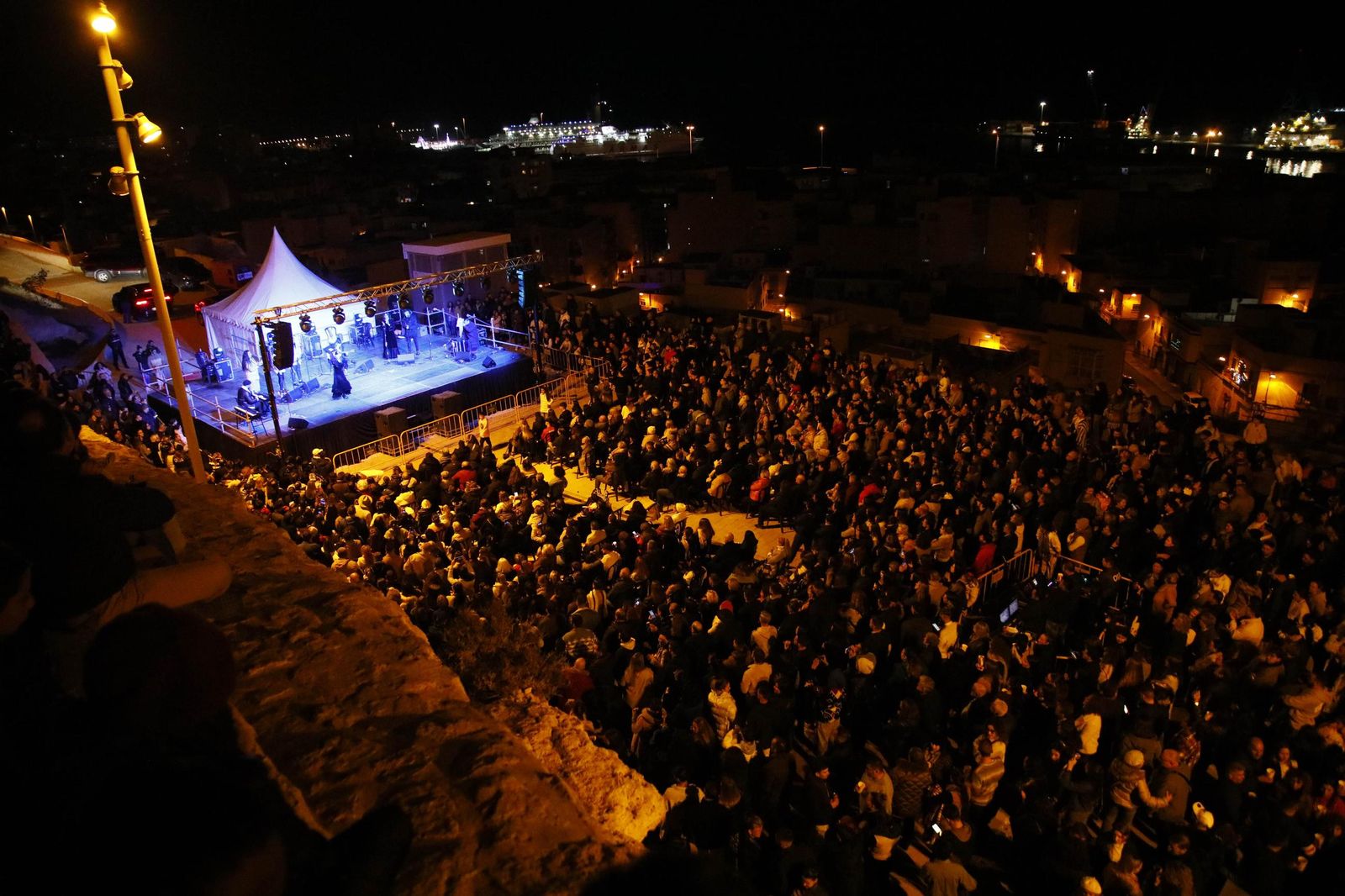 La Noche de las Candelas del Mesón Gitano de Almería, en imágenes