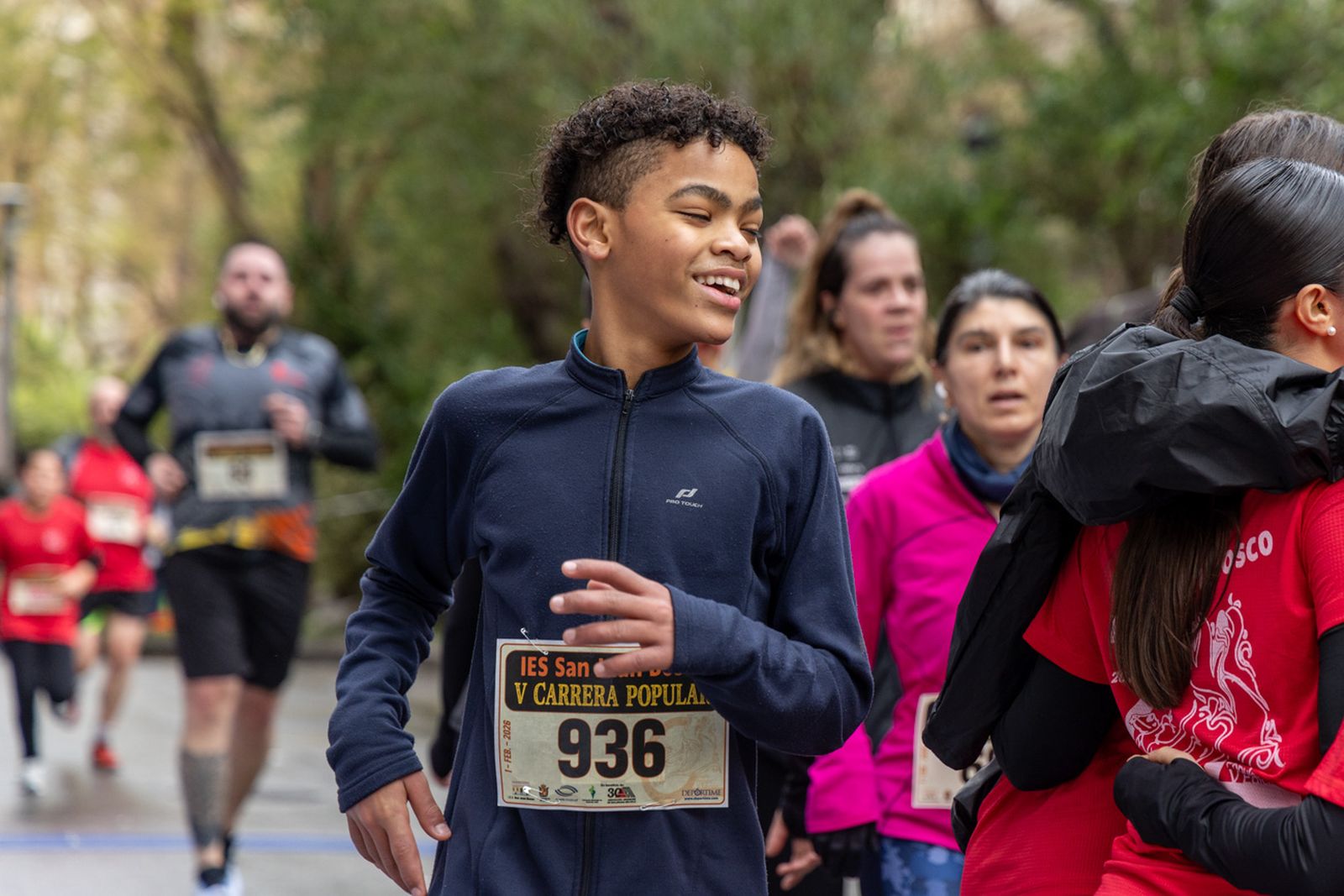 En imágenes: la lluvia no frena a más de un millar de corredores en la V Carrera Popular del IES San Juan Bosco (2)