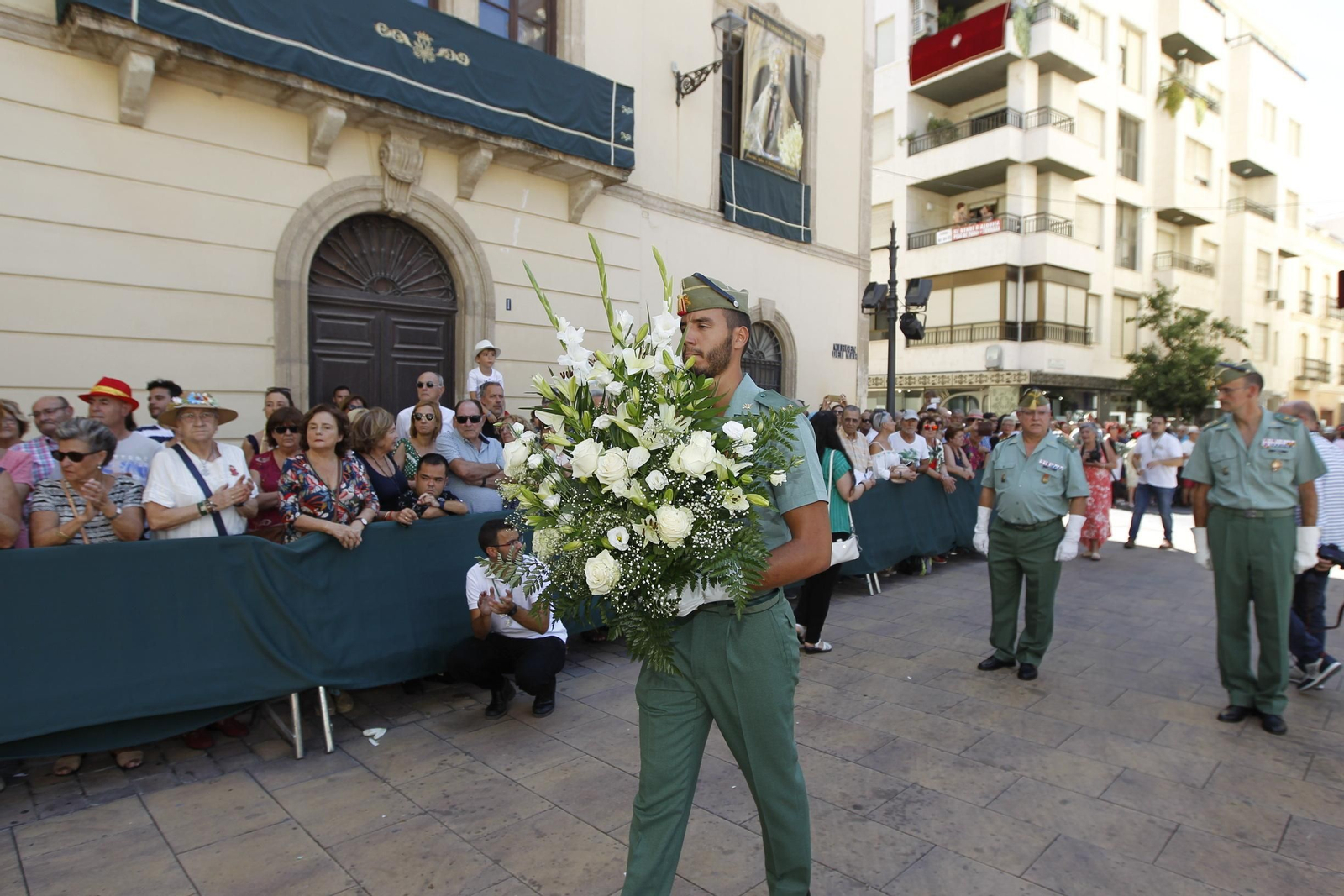 Fotogalería ofrenda floral a la Virgen del Mar. Feria de Almería 2019