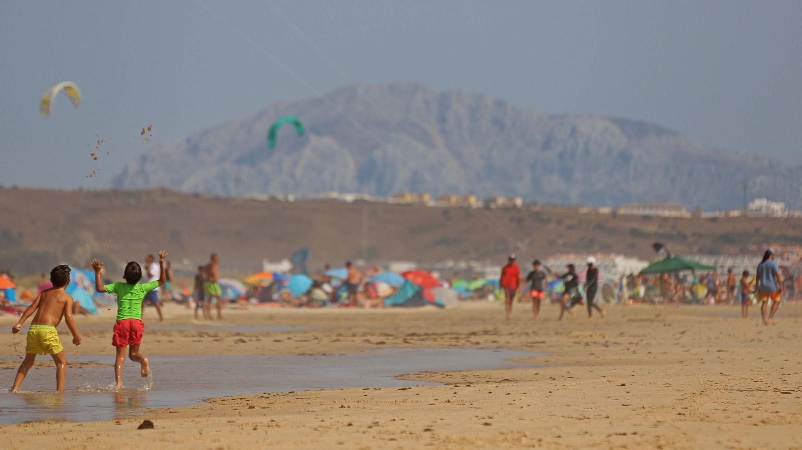 El calor llenas la playas el primer fin de semana de agosto
