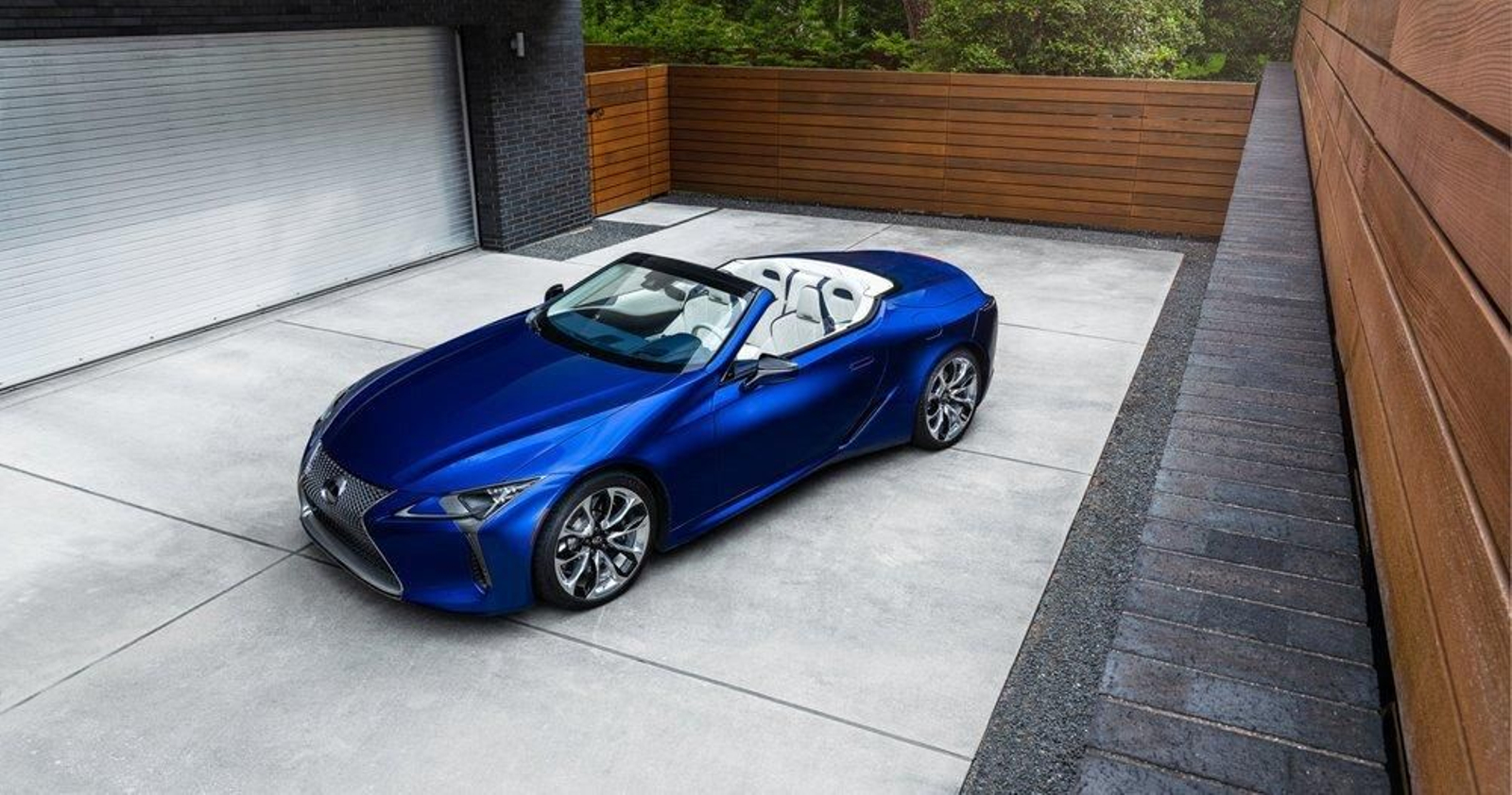 Lexus lanza el LC Cabrio y lo hace con una versión especial Regatta Edition