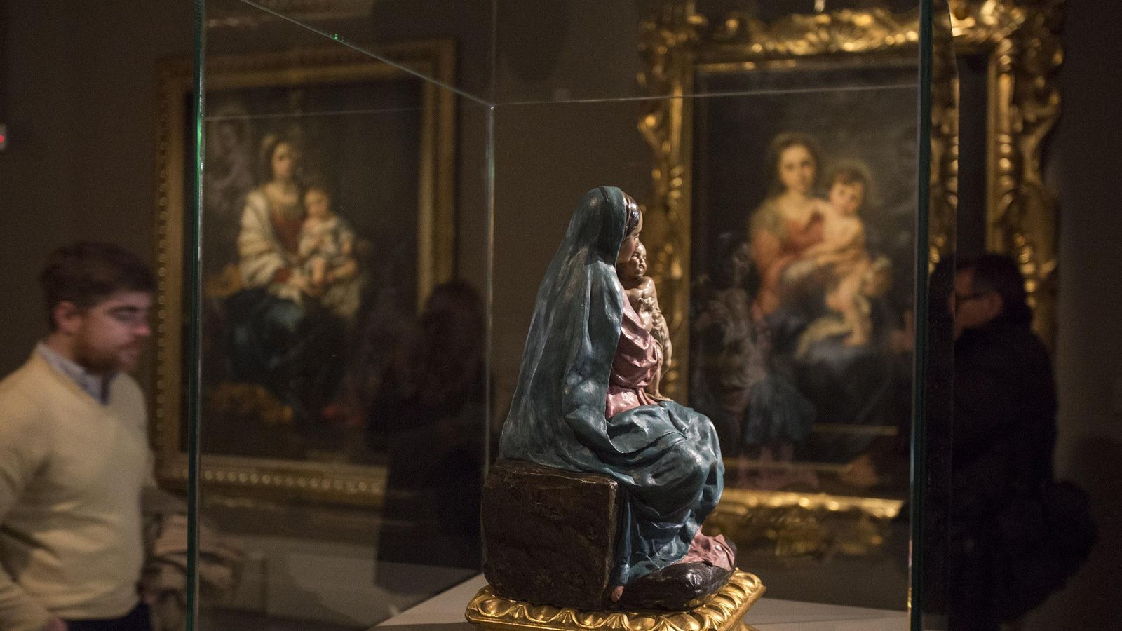 'La Virgen con el Niño' de La Roldana, entre los cuadros del mismo tema del Pitti y el Louvre