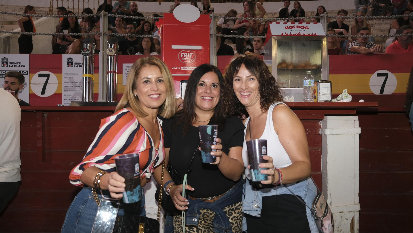 El concierto de Melendi llena de fans la Plaza de Toros de Almería, en imágenes
