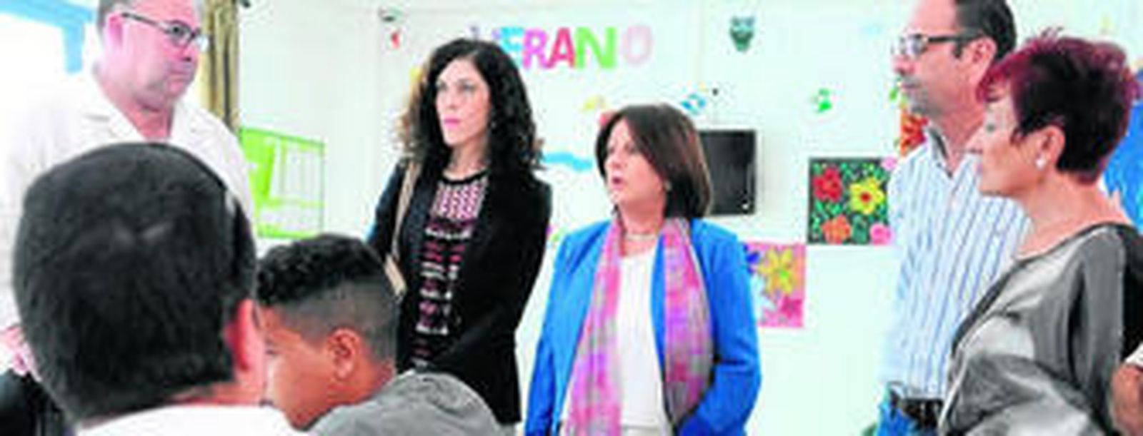 La consejera María José Sánchez Rubio, ayer en el centro de menores de Chipiona.