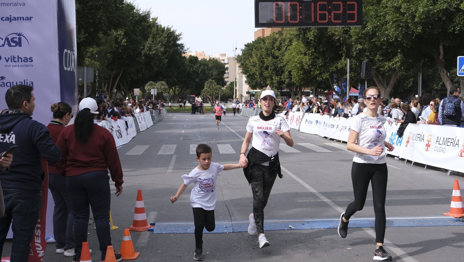 Imágenes de la Carrera de la Mujer 2023 en Almería