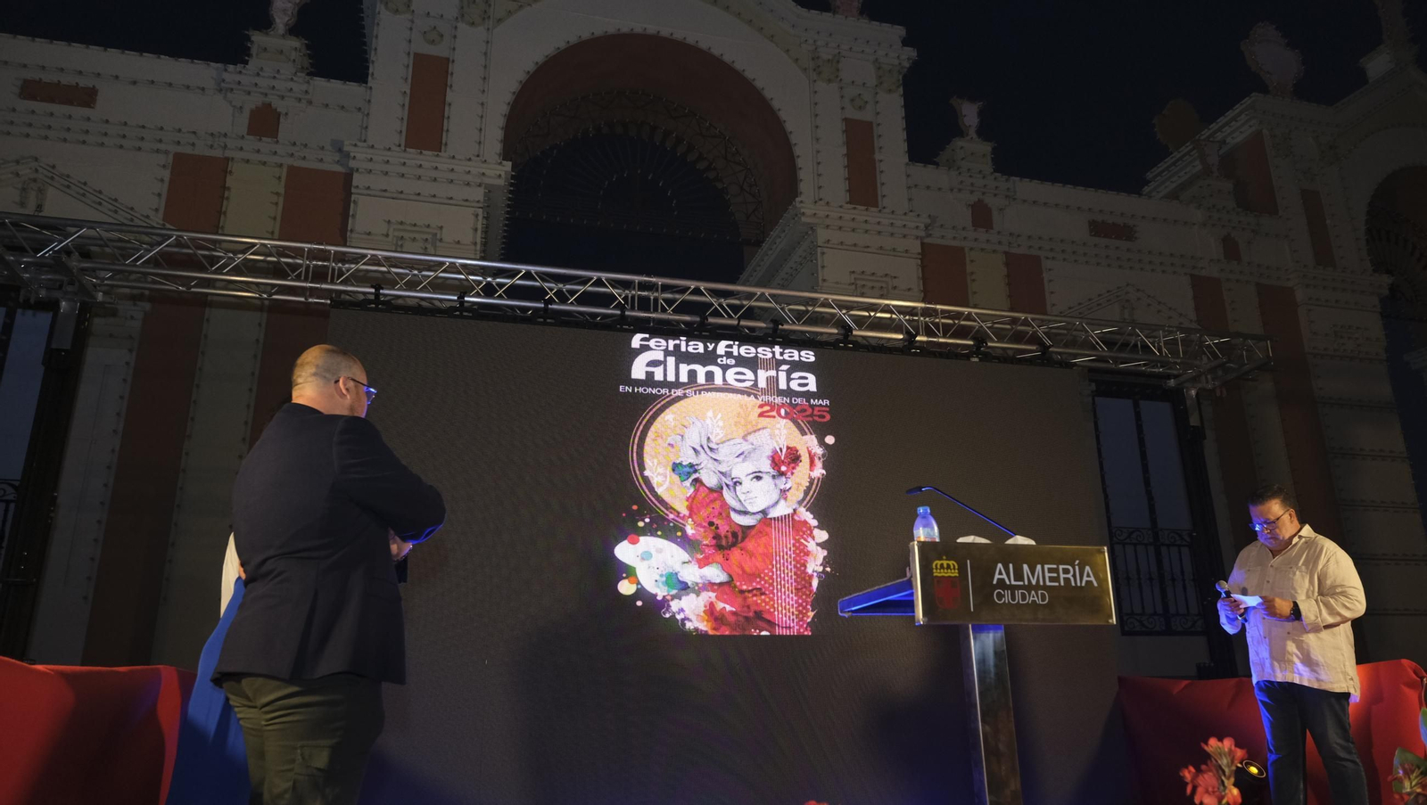 El pregón de la Feria de Almería 2025 y el encendido de la portada, en imágenes