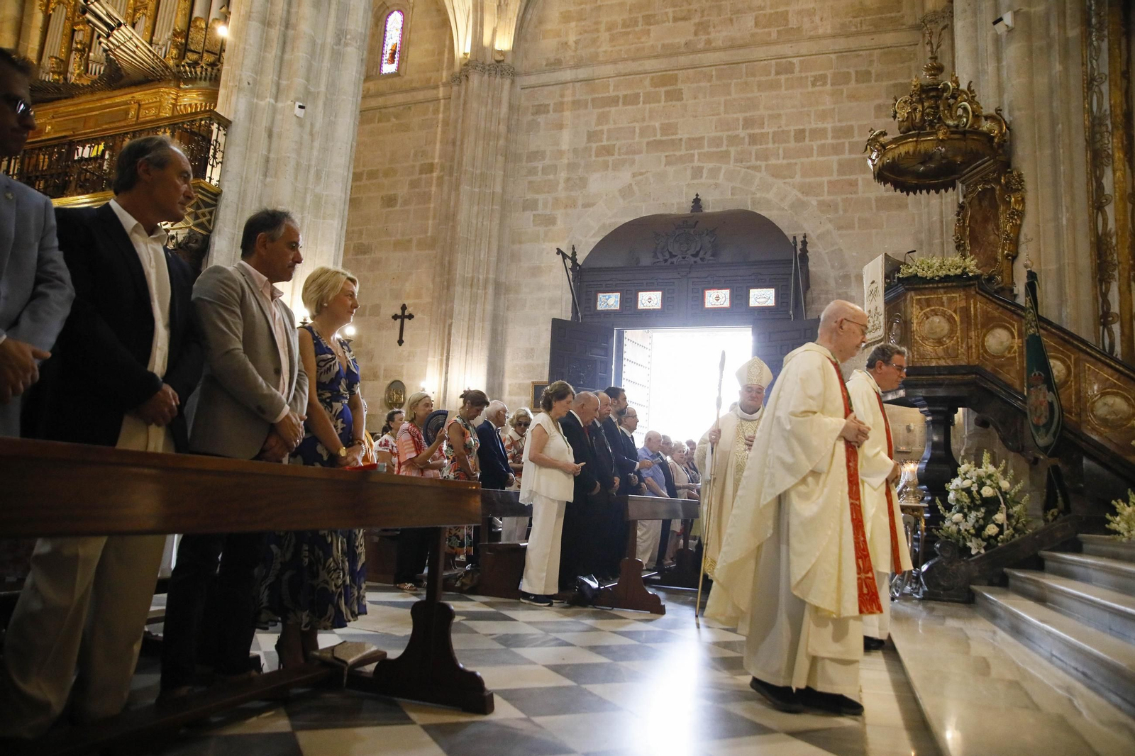 Las imágenes de la santa misa estacional presidida por el obispo de Almería, con la interpretación de Anacrusa