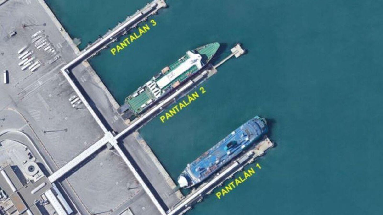 Vista satelital de los tres pantalanes para ferris del Puerto de Algeciras.