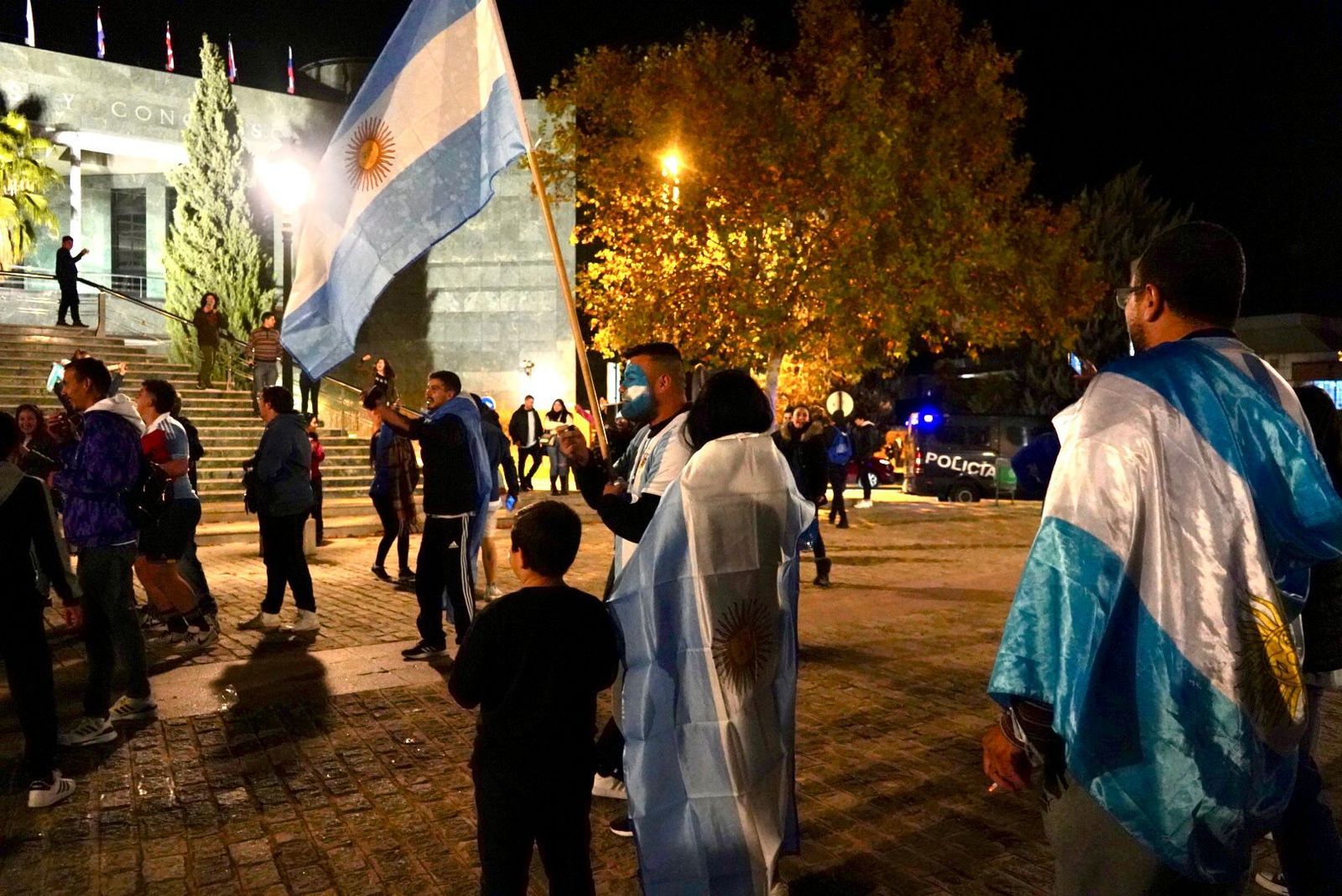Así celebra Granada que la Argentina de Messi es campeón del mundo de fútbol