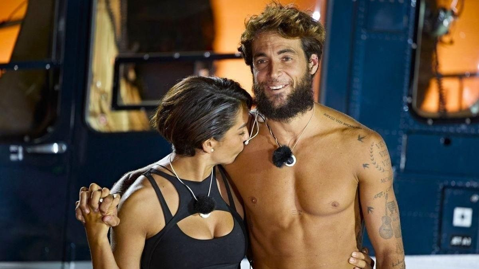 Montoya y Anita Williams han sido pillados mientras intercambiaban besos y miradas cómplices en las calles de Madrid. Montoya y Anita Williams han sido pillados mientras intercambiaban besos y miradas cómplices en las calles de Madrid.