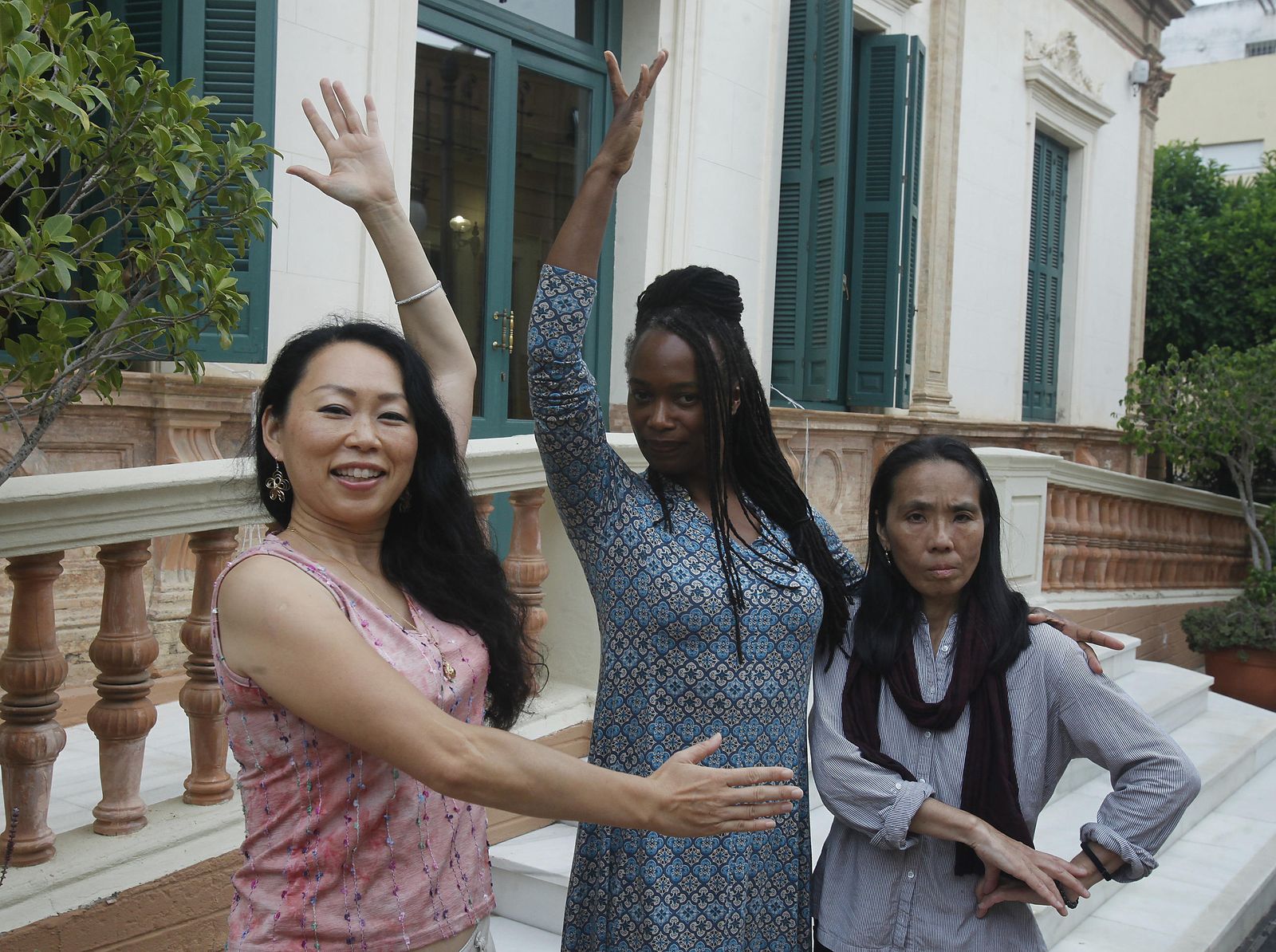 De izquierda a derecha, Makiko Kobayashi, Esther Weekes y Riko Katsube.