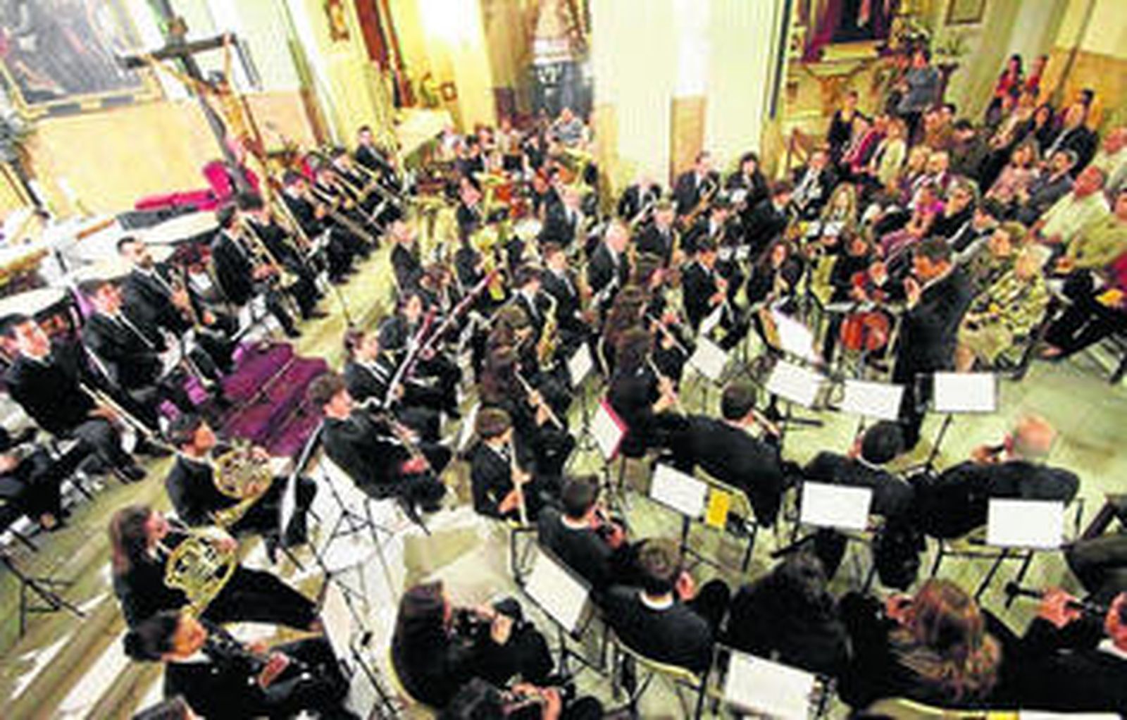 La Agrupación Musical San Indalecio, en su concierto en la parroquia de San Pedro.