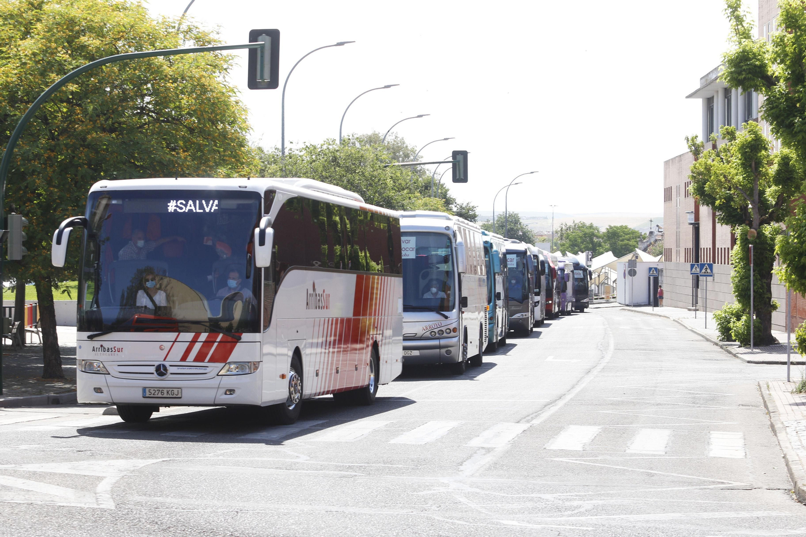 Las fotos de la concentración de los autocares de línea para reclamar ayudas al sector ante la crisis