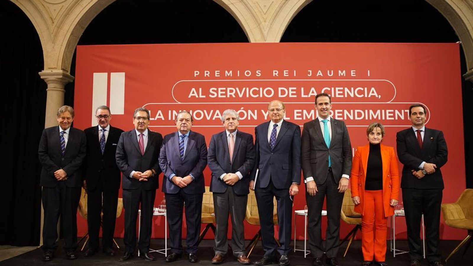 Participantes en la mesa redonda y en la jornada de presentación de los Premios Rei Jaume I en Sevilla.