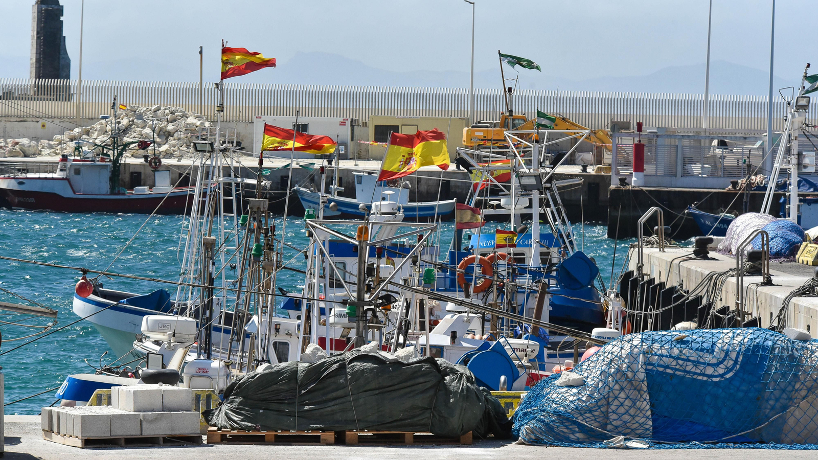Un día de levante fuerte en Tarifa, en imágenes