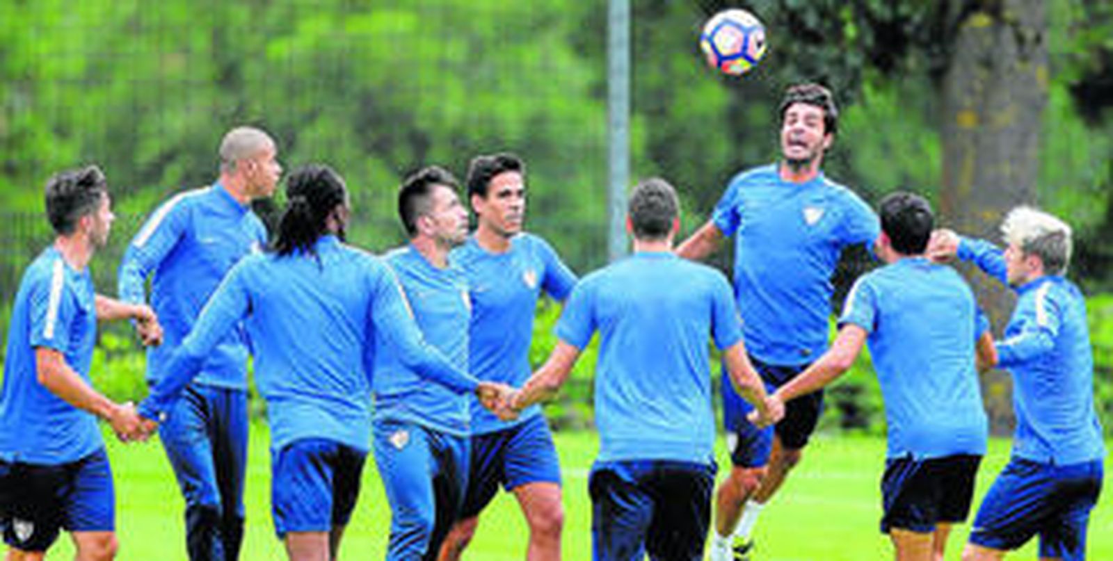 Un ejercicio de grupo del Málaga en Vaals.