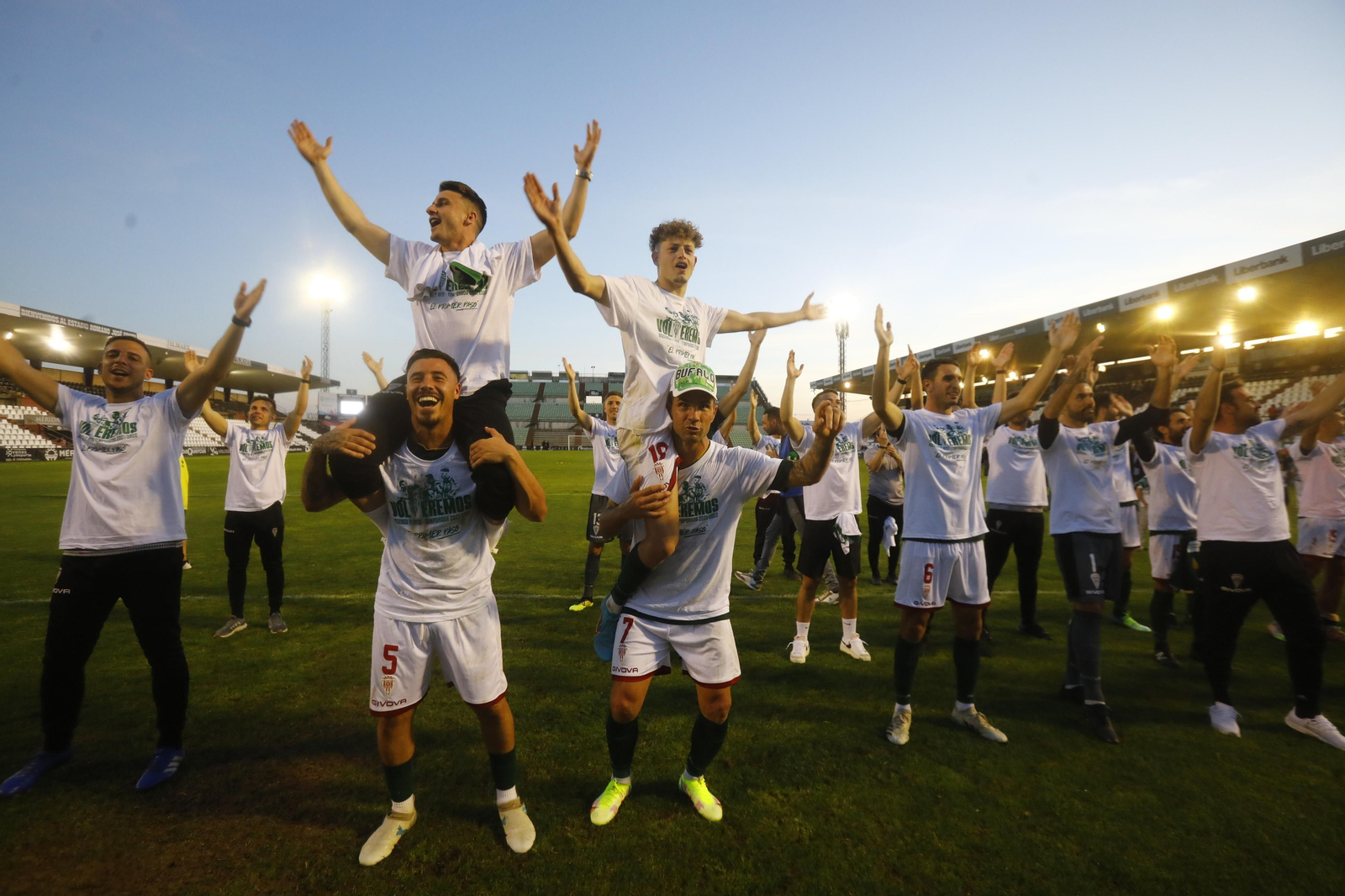 Las imágenes de la fiesta del ascenso del Córdoba CF en Mérida