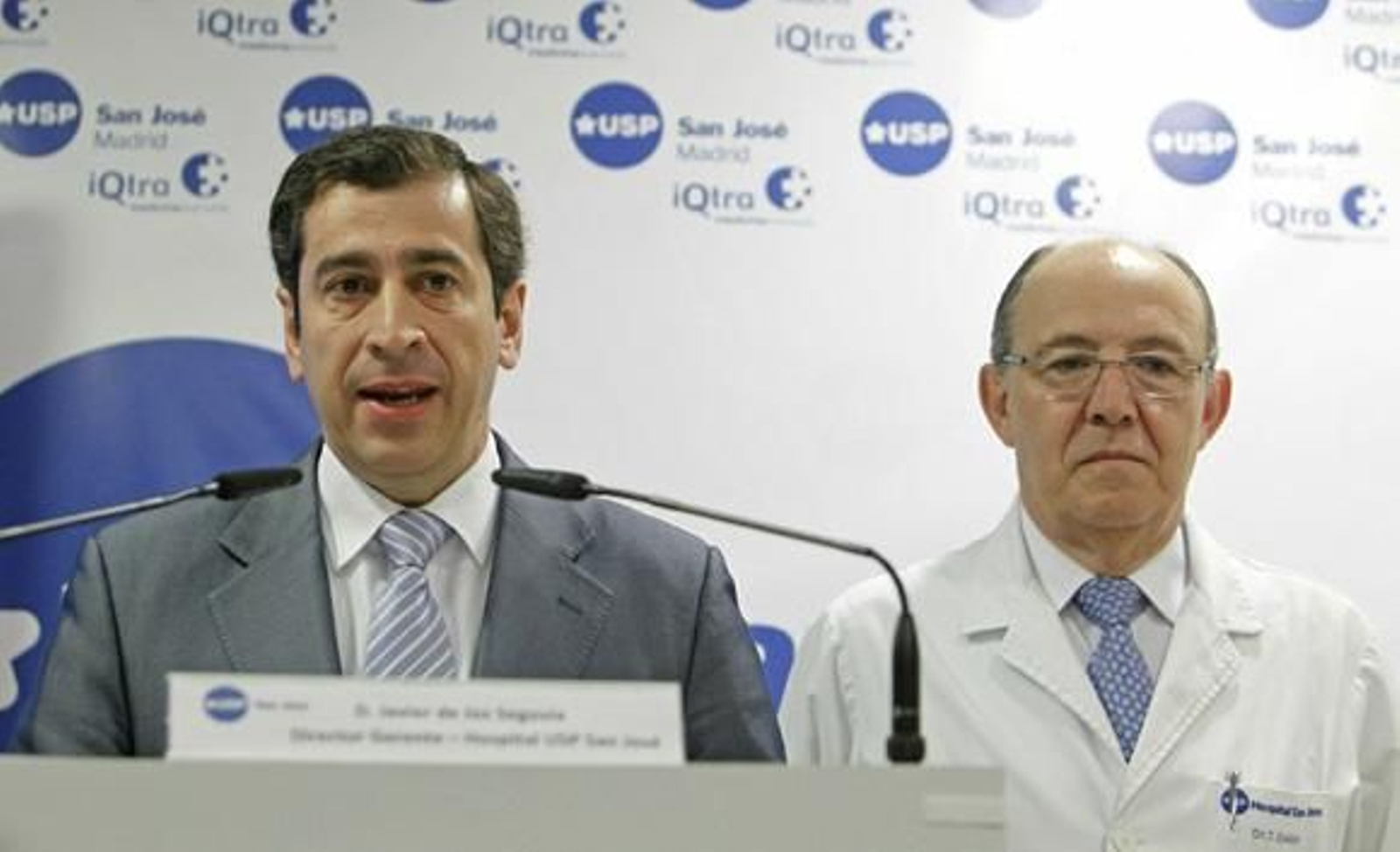 El Rey evoluciona "satisfactoriamente" y ya camina con muletas