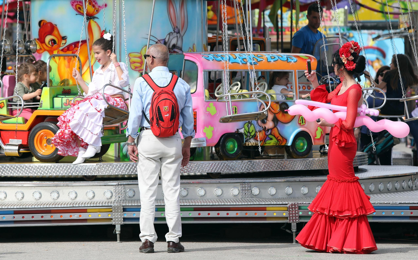 Los más pequeños de la casa, disfrutando de los cacharritos.
