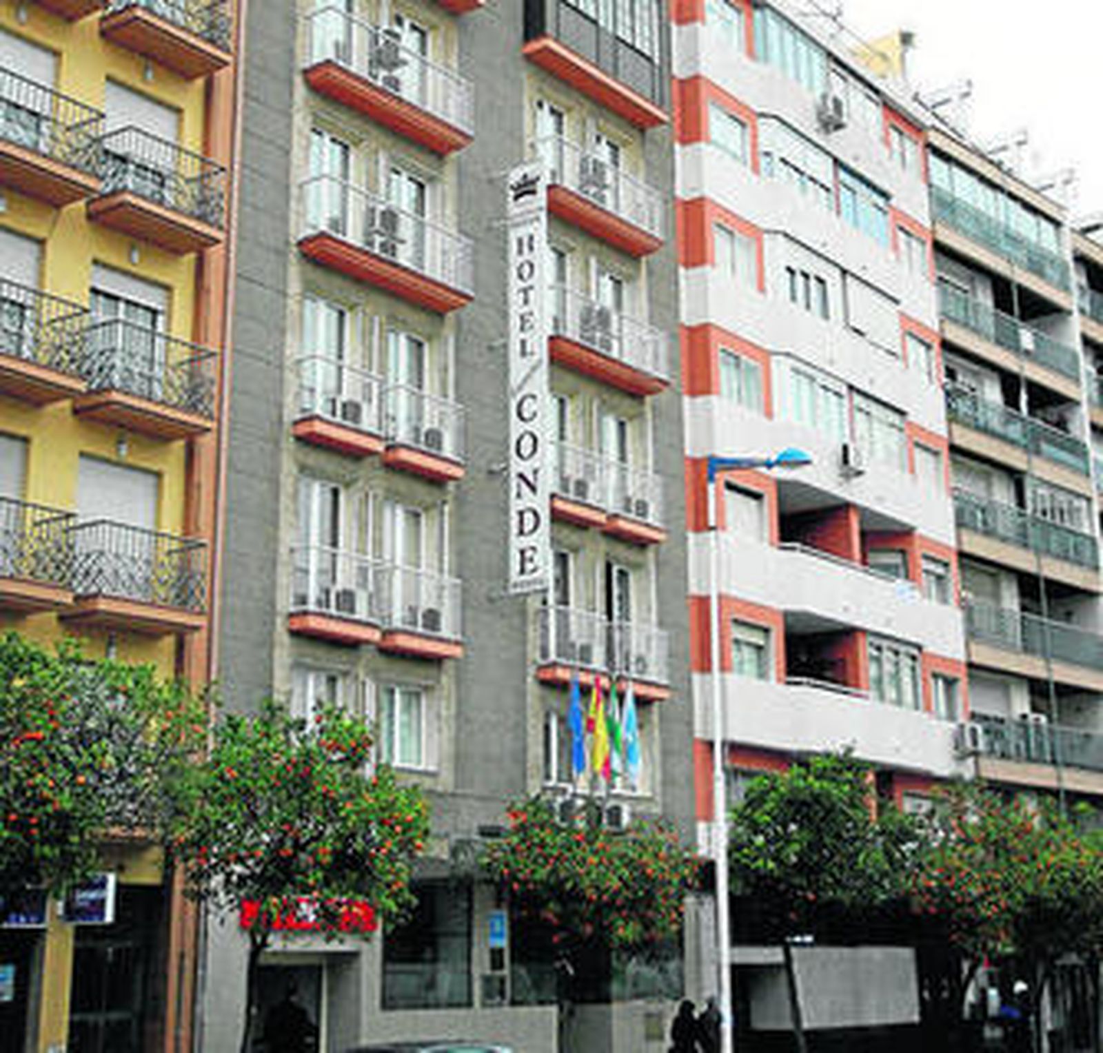 Fachada del hotel Los Condes, ubicado en la Alameda Sundheim.