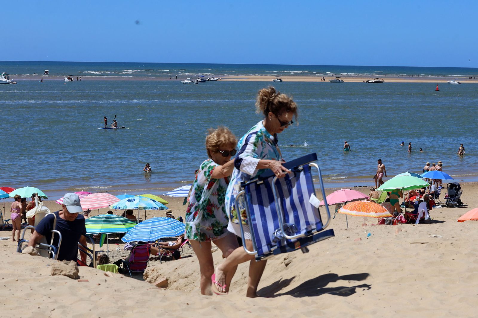 Imágenes veraniegas en Punta Umbría y en las playas de El Portil y La Bota