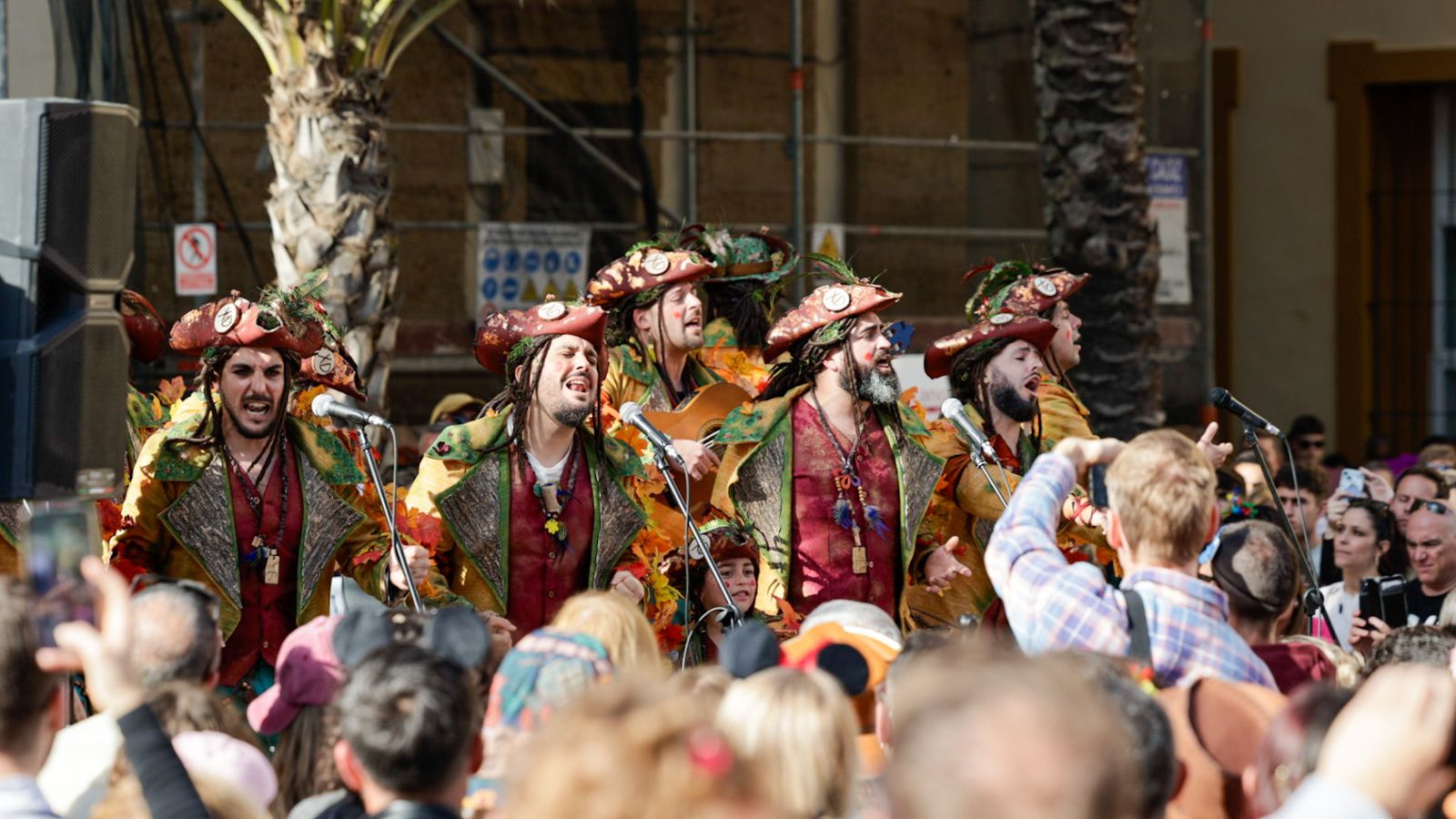 Así vive Cádiz su primer sábado de Carnaval 2025: búscate entre las imágenes del día en la calle