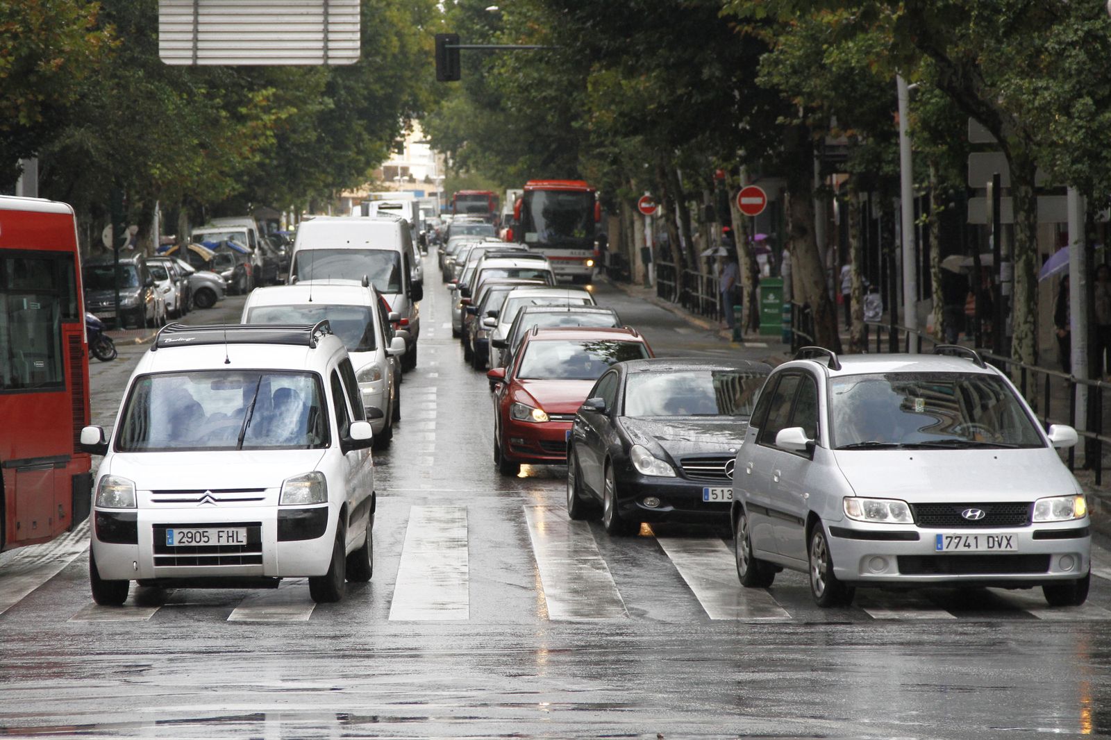 Tráfico en Granada, en una imagen de archivo.
