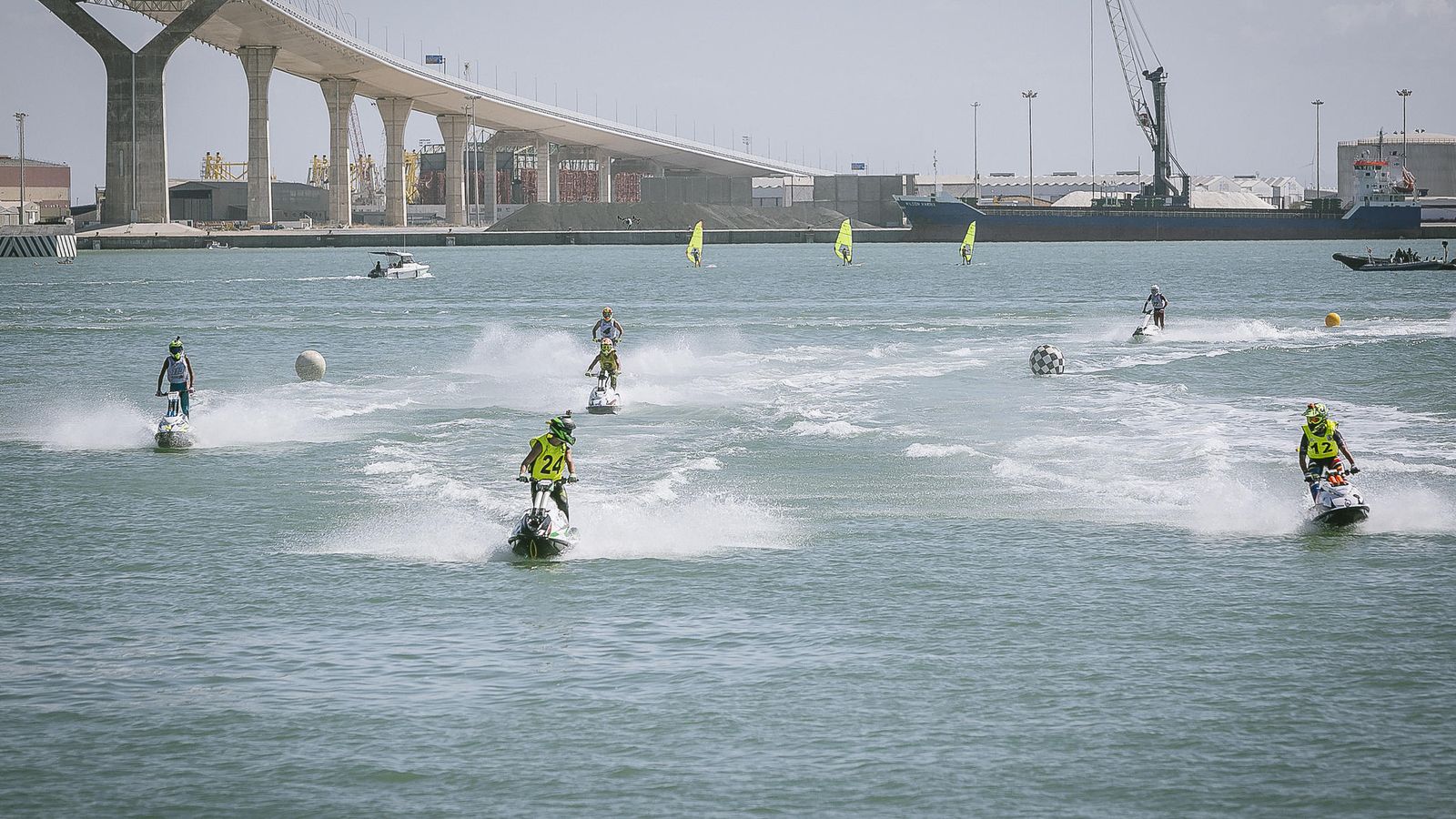 Carrera motos de agua en Cádiz.