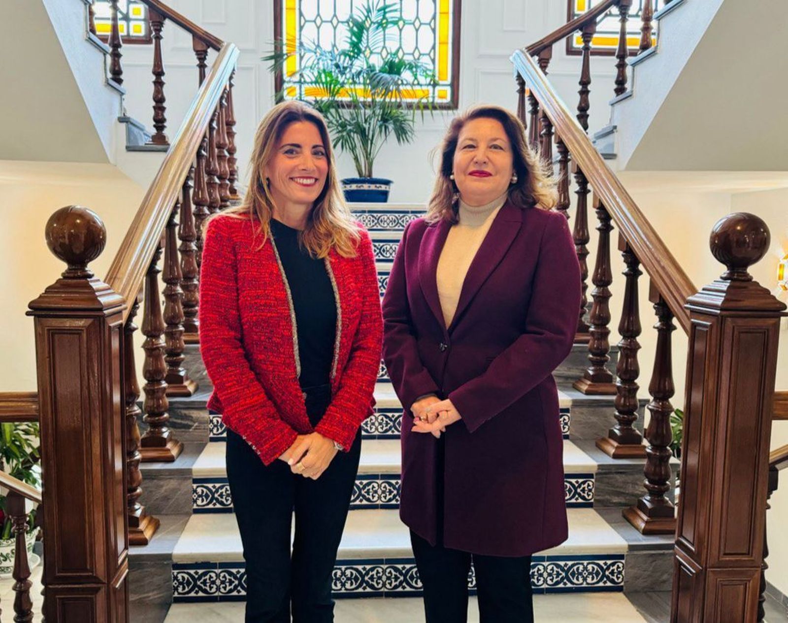 La consejera de Agua, Carmen Crespo, y la alcaldesa de Mijas, Ana Mata.