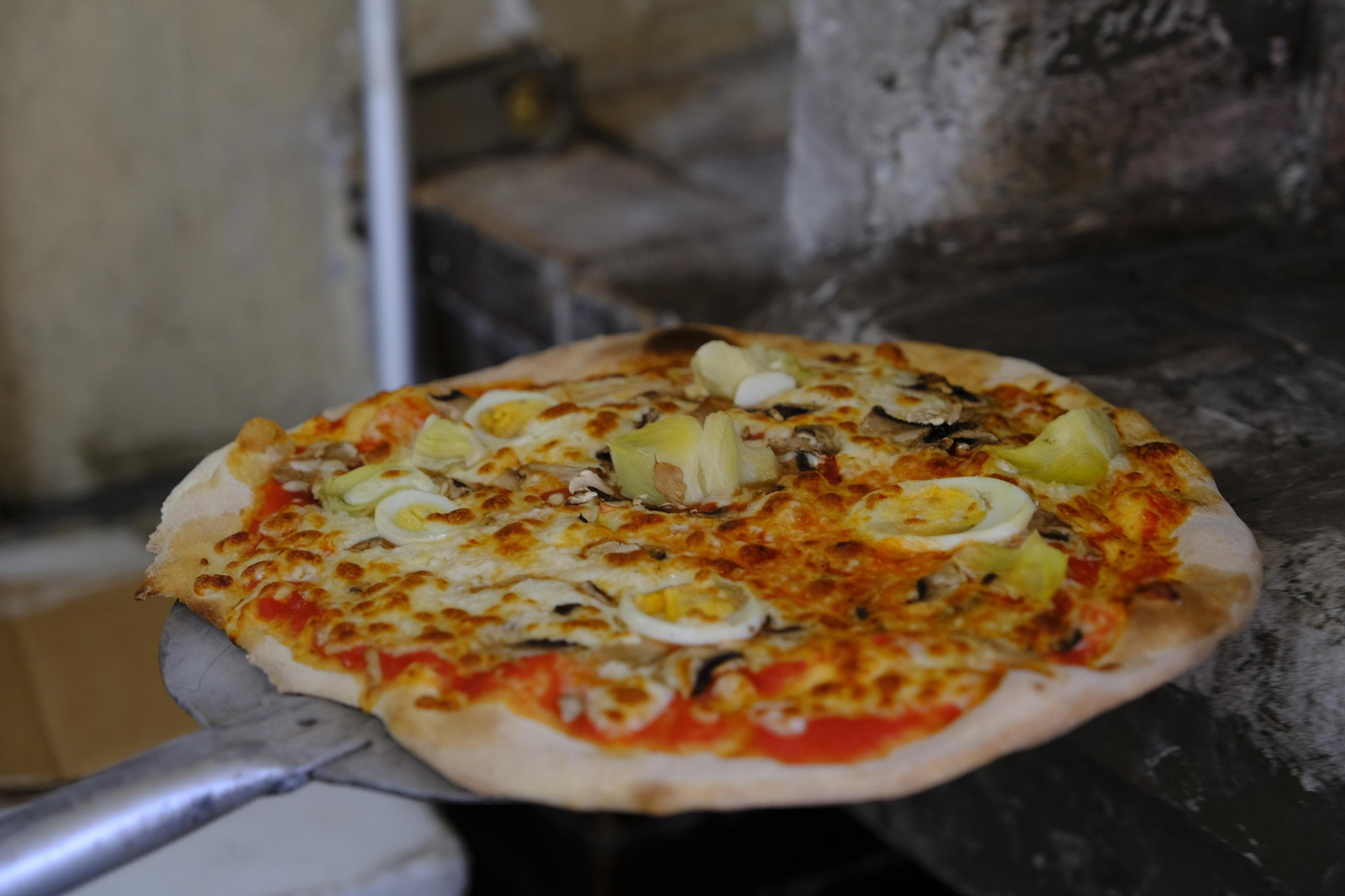 Fotogalería de la Pizzeria La Trattoria, 20 años de vida. Almería