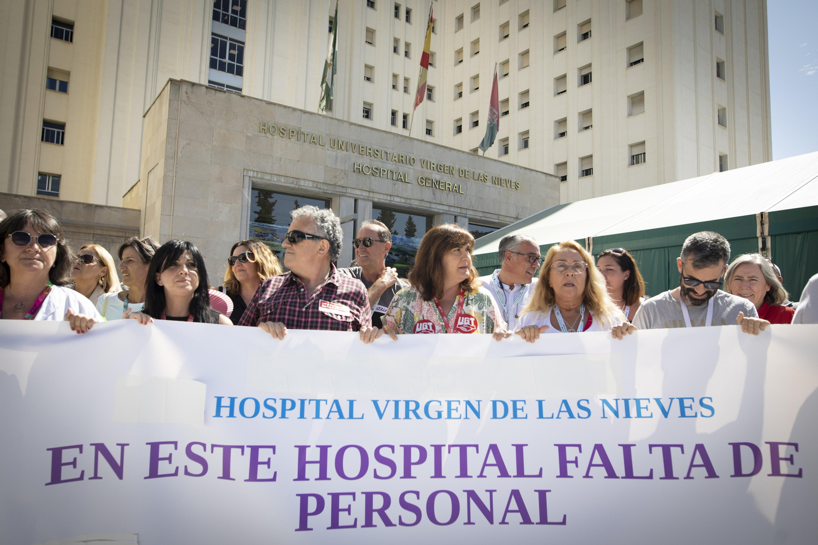 Concentración de sindicatos en el Hospital Virgen de las Nieves | Imagen de archivo Concentración de sindicatos en el Hospital Virgen de las Nieves | Imagen de archivo