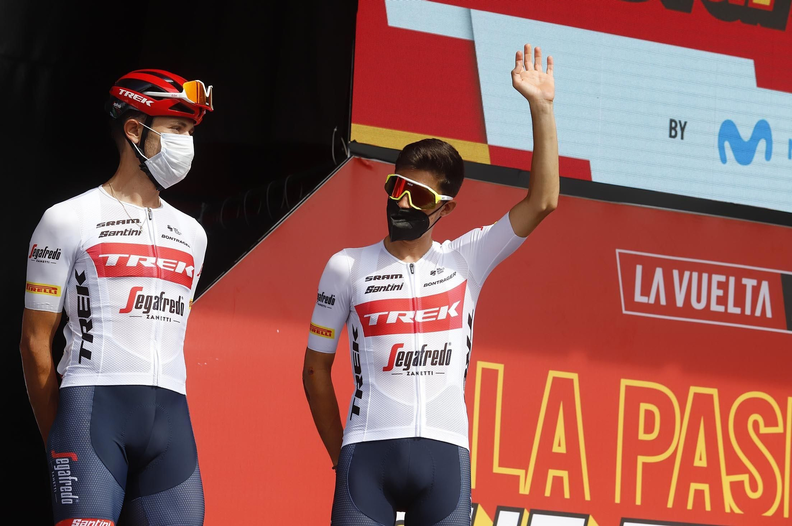 Imágenes de la Vuelta Ciclista a España en su salida desde Aracena en la 17ª etapa