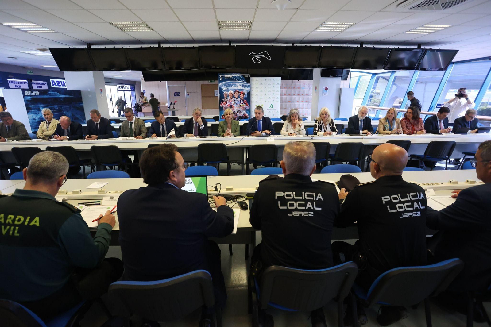 Un momento de la reunión preparatoria de seguridad para el Gran Premio de Motociclismo de Jerez. Un momento de la reunión preparatoria de seguridad para el Gran Premio de Motociclismo de Jerez.
