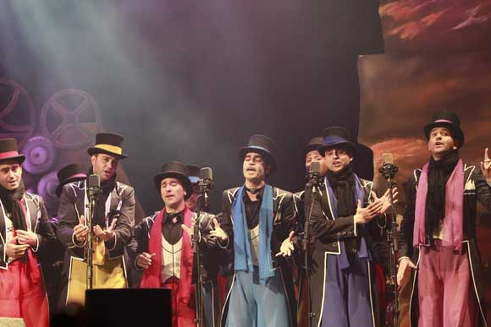 Un momento de la actuación de la comparsa 'Juana la Loca'./Fotos:Lourdes de Vicente

Foto: Lourdes de Vicente