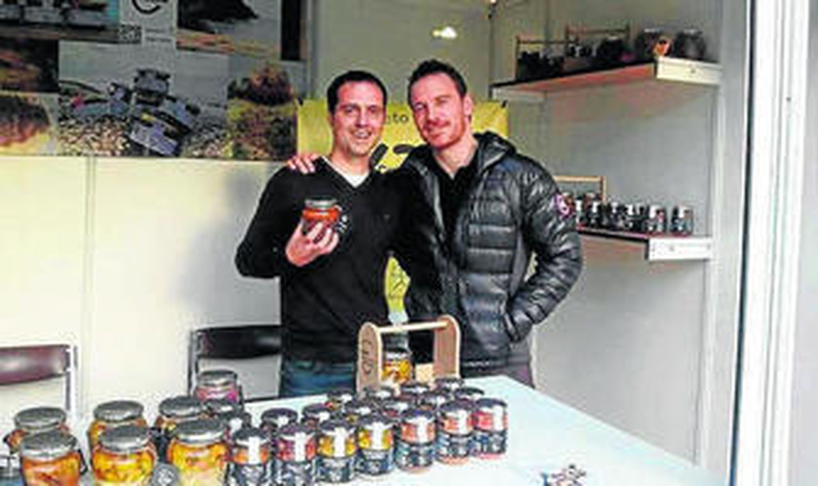 Manolo Herrera de Conservas La Recta con Michael Fassbender.