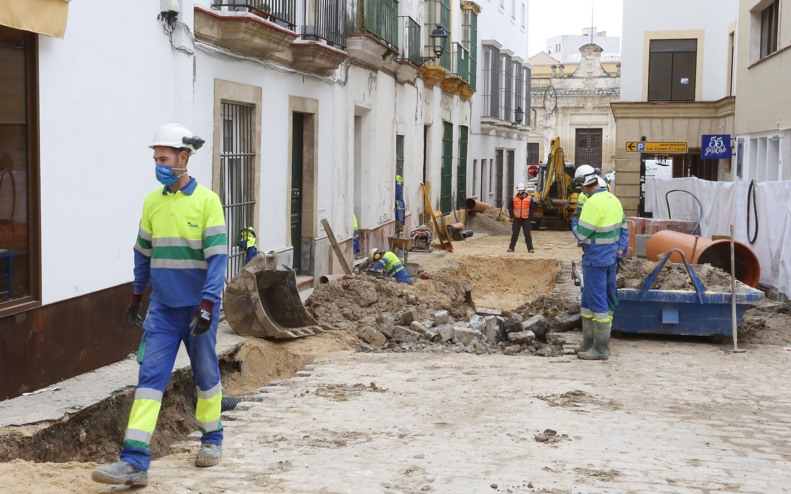 Aspecto que presentaban las obras de la calle Chapinería esta mañana.