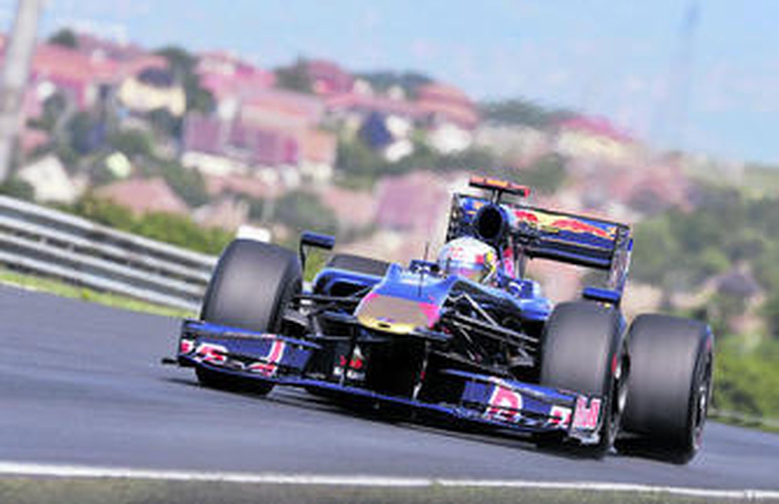 Jaime Alguersuari, durante una de las sesiones de ayer.