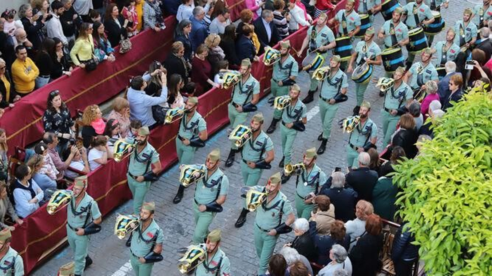 Así fue la procesión del Cristo de la Vera+Cruz acompañado por la Legión en el año 2019