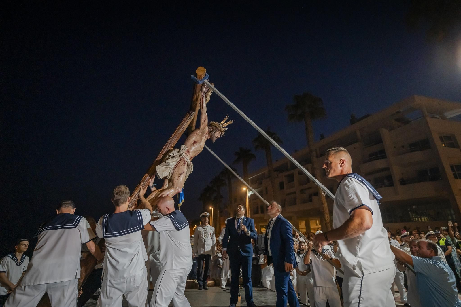 Así fue la procesión del Santísimo Cristo del Mar en el Puerto de Roquetas.