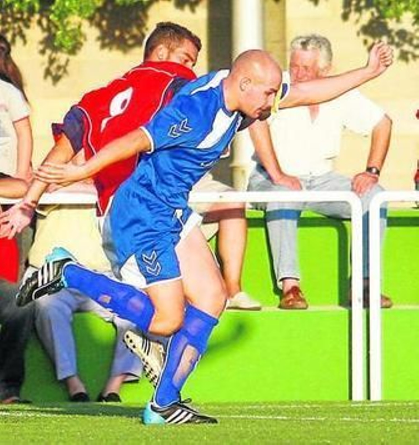 Tono, en primer término, no podrá jugar los próximos cuatro partidos.