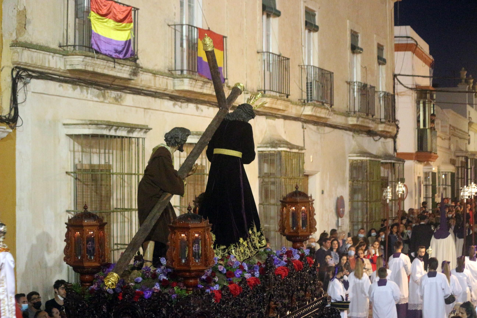 Las imágenes del Jueves Santo en Puerto Real: Nazareno