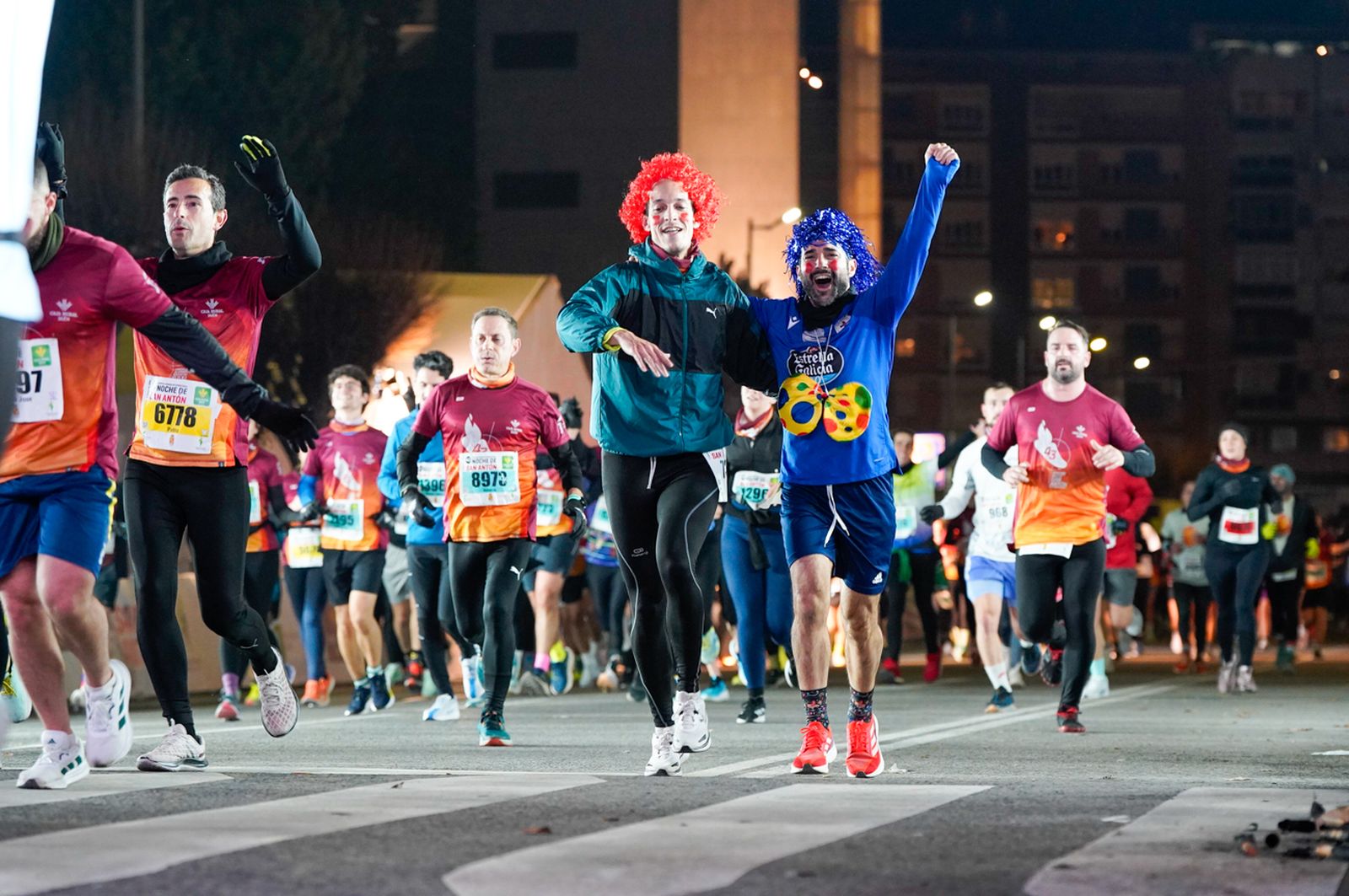 En imágenes: búscate en tu llegada a meta de la Carrera de San Antón 2026 (17)