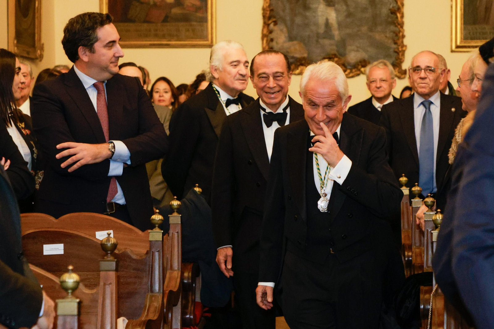 Las imágenes del ingreso en la Academia de Ciencias Sociales y del Medio Ambiente, Antonio Vázquez, apadrinado por José Damián Bogas