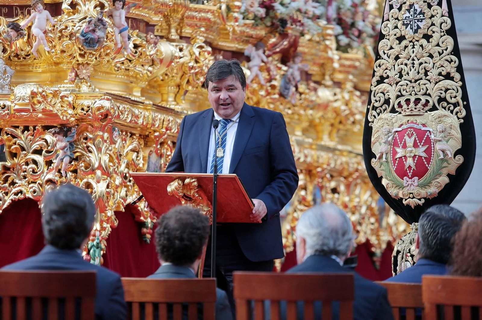 Imágenes de la imposición de la Medalla de Oro de Huelva al Cristo del Amor